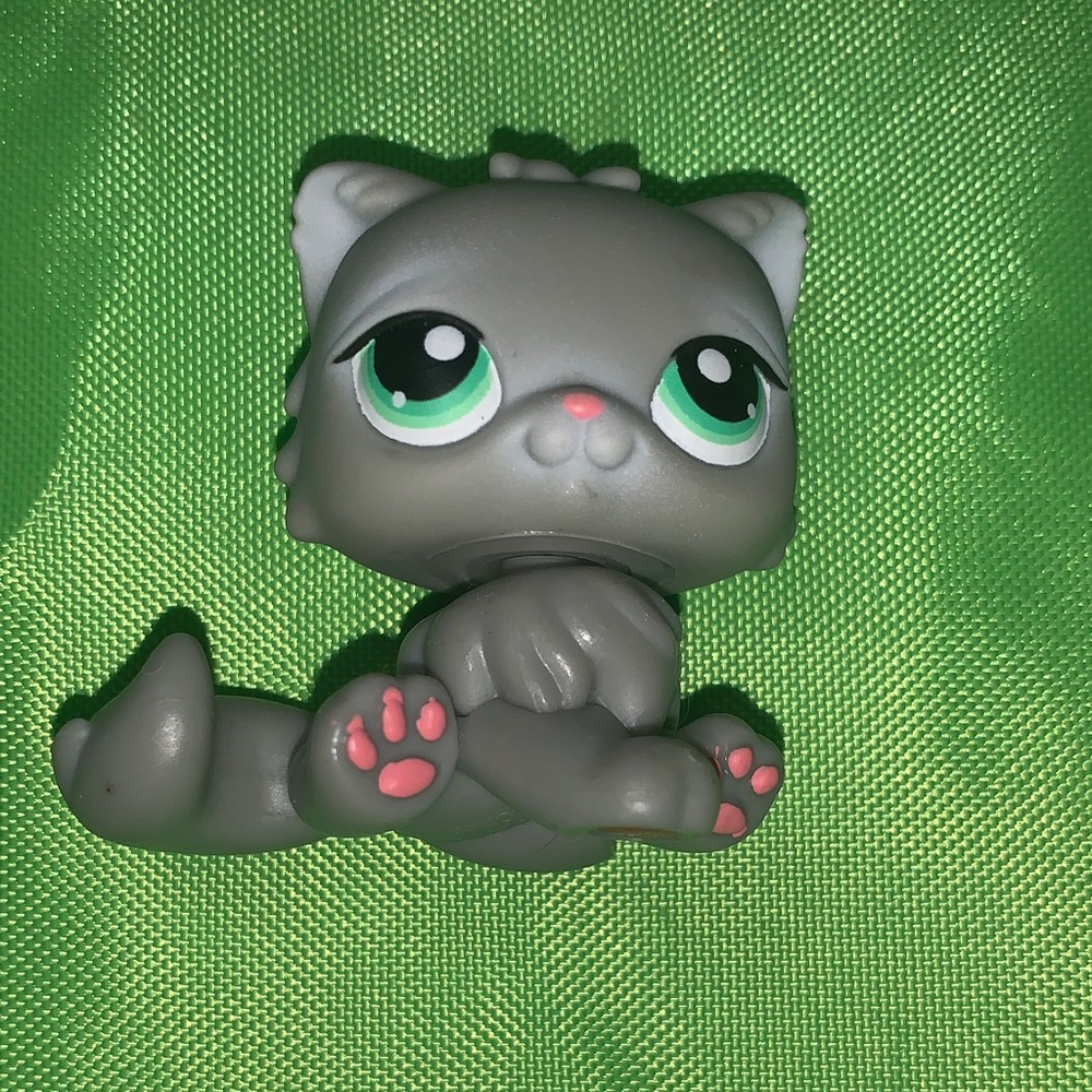 Hasbro LPS Littlest Pet Shop Gray Cat with Green Eyes (#82)